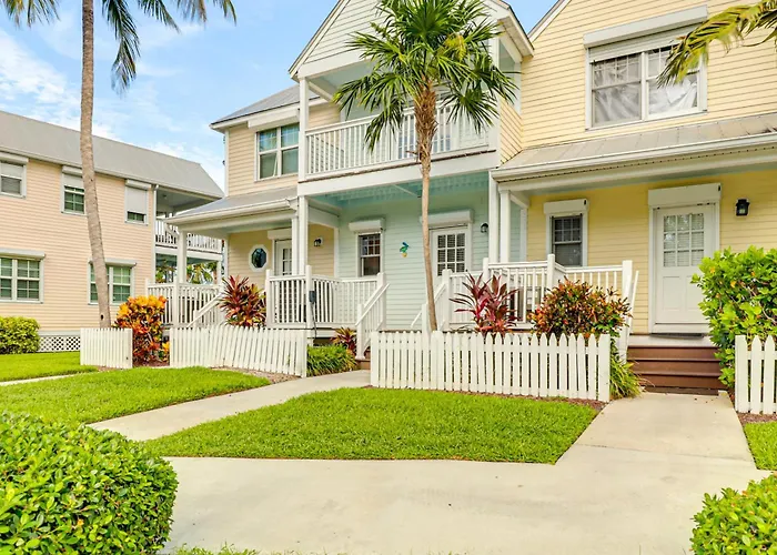 Oceanfront Duck Key Villa: 2 Marinas Steps Away!