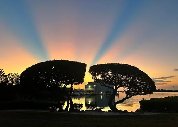 Blue Waters Stay - Waterfront Villa In Duck Key