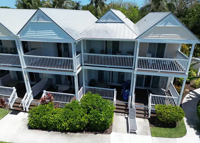 Beach House Getaway - Waterfront Villa In Duck Key